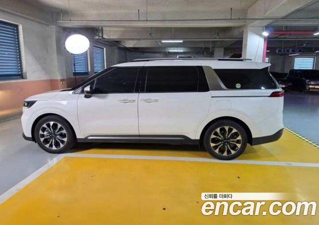 Kia Carnival 9-Seater Signature — пробег 100508 км