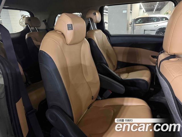 Kia Carnival 9-Seater Prestige — пробег 213954 км