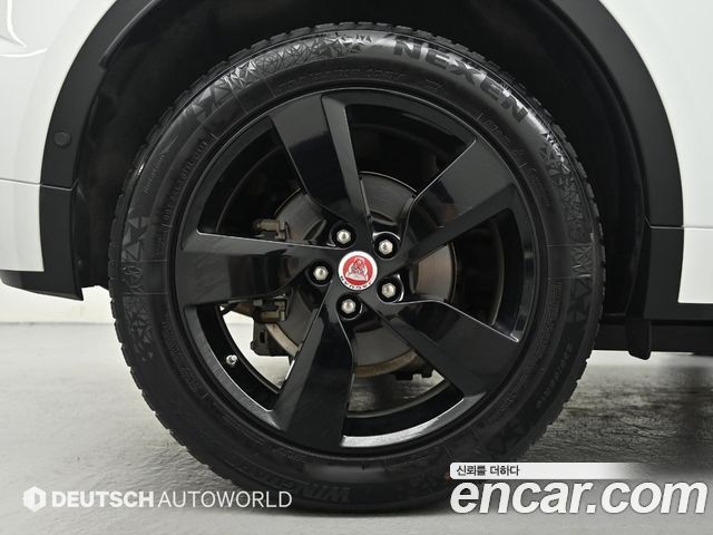Jaguar E-PACE R250 R-Dynamic SE — пробег 26640 км