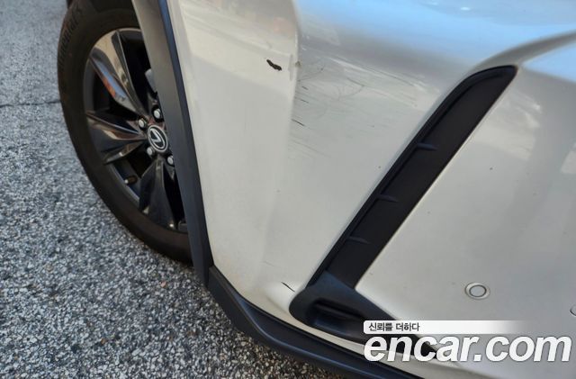 Lexus UX 2.0 2WD — пробег 130000 км