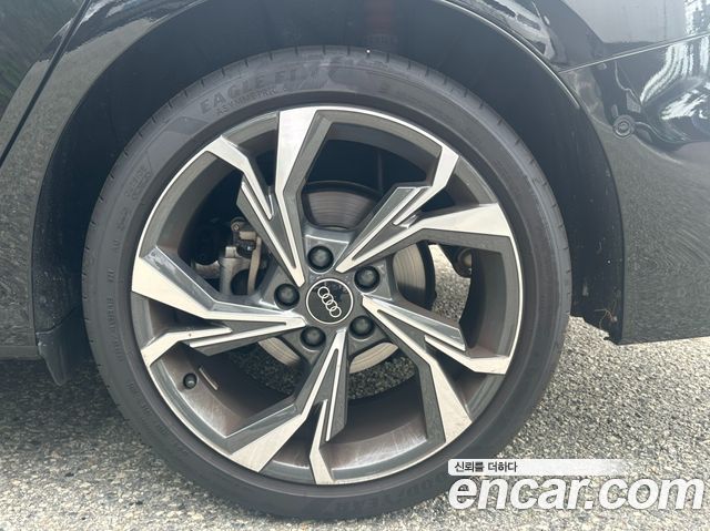 Audi A3 40 TFSI Premium — пробег 3000 км