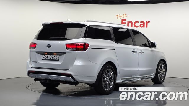 Kia Carnival из Кореи Encar