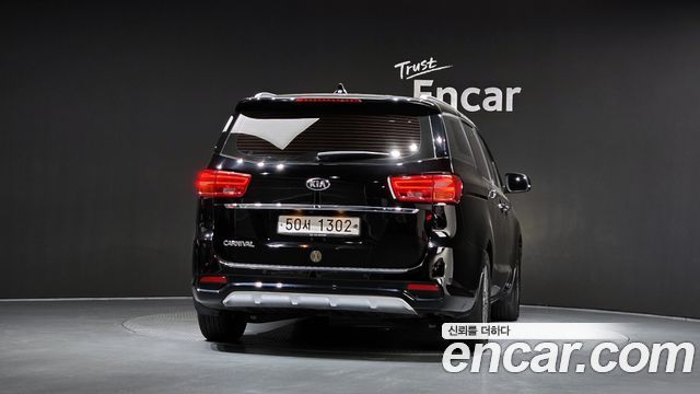 Kia Carnival из Кореи Encar