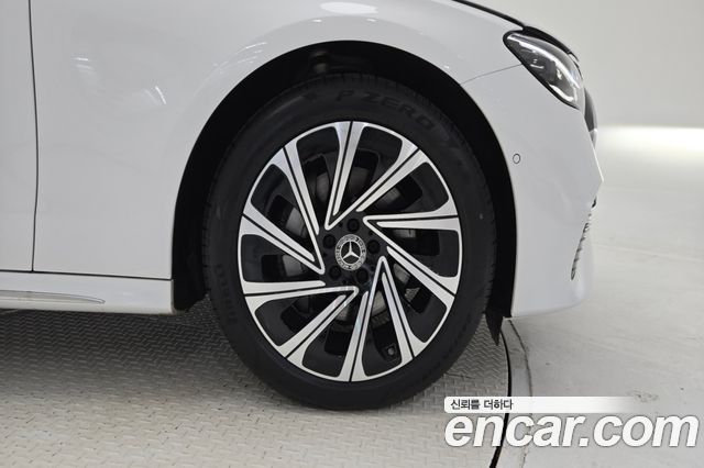 Mercedes-Benz E-Class E300 4MATIC Exclusive — пробег 6777 км