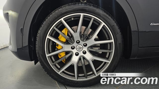 Maserati Levante 3.0 S AWD GranSport — пробег 69421 км