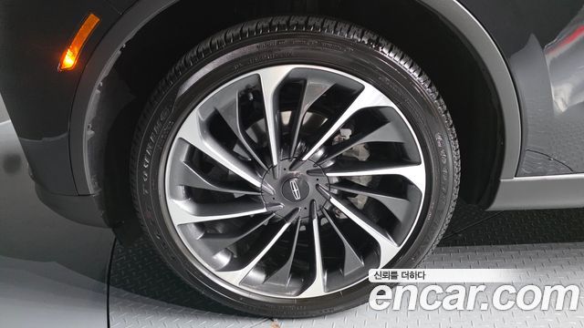 Lincoln Aviator 3.0 Reserve  AWD — пробег 4 050 км — фото 5 из 5