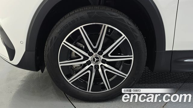 Mercedes-Benz EQB EQB300 4MATIC AMG Line — пробег 9 401 км