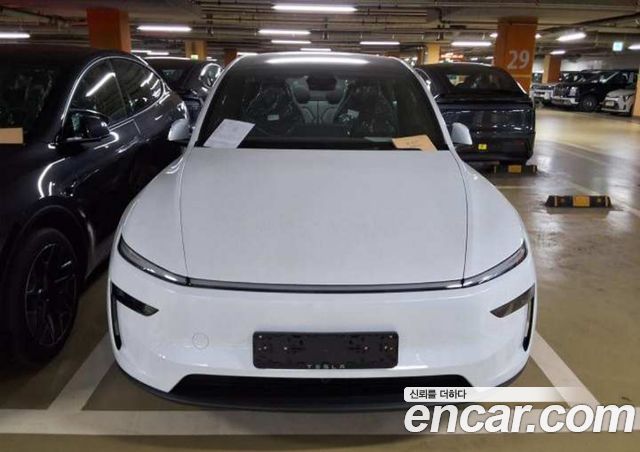 Tesla Model Y L Long Range AWD — пробег 1 км — фото 1 из 5