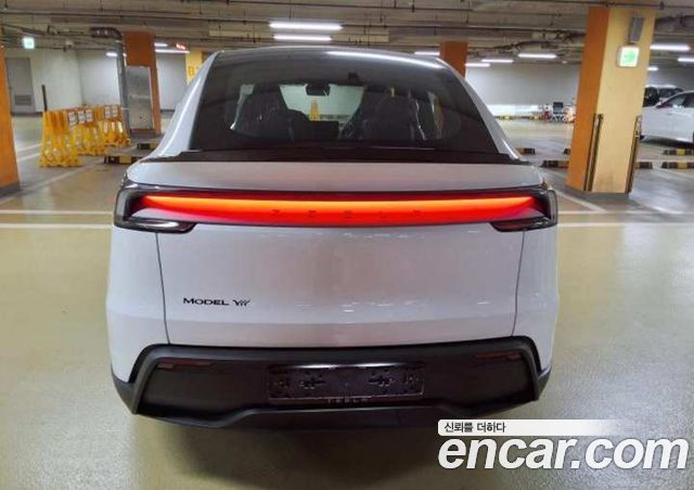 Tesla Model Y L Long Range AWD — пробег 1 км — фото 3 из 5