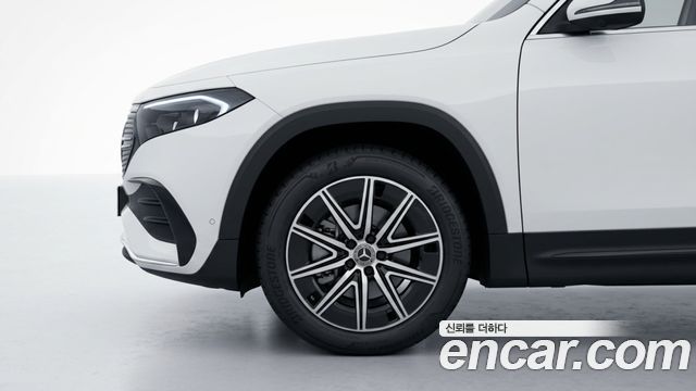Mercedes-Benz EQB EQB300 4MATIC AMG Line — пробег 4 921 км