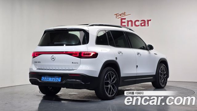 Mercedes-Benz EQB EQB300 4MATIC AMG Line — пробег 33 872 км
