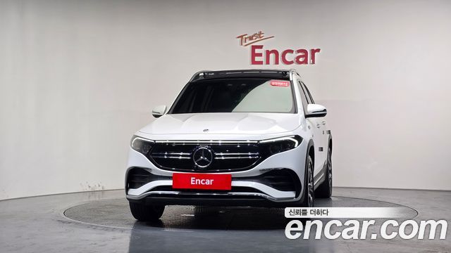 Mercedes-Benz EQB EQB300 4MATIC AMG Line — пробег 33 872 км
