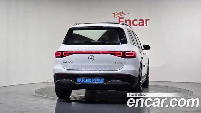 Mercedes-Benz EQB EQB300 4MATIC AMG Line — пробег 33 872 км