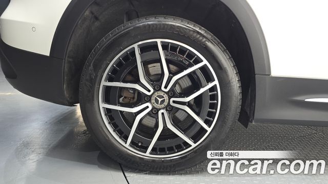 Mercedes-Benz EQB EQB300 4MATIC AMG Line — пробег 33 872 км
