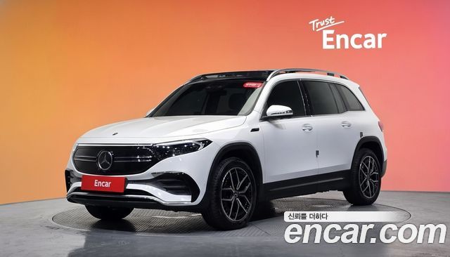 Mercedes-Benz EQB EQB300 4MATIC AMG Line — пробег 33 872 км