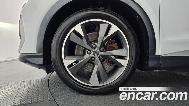 Audi Q4 e-tron 40 Premium — пробег 53 773 км