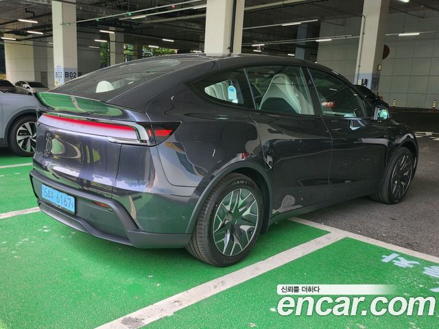 Tesla Model Y L Long Range AWD — пробег 883 км — фото 4 из 5
