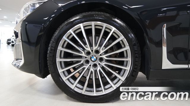 BMW 7-Series 730d xDrive Design Pure Excellence — пробег 64382 км
