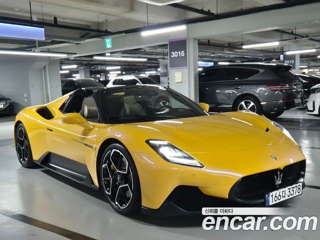 Maserati MC20 3.0 V6 Cielo — пробег 9800 км