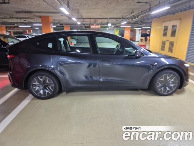 Tesla Model Y L Long Range AWD — пробег 1 км