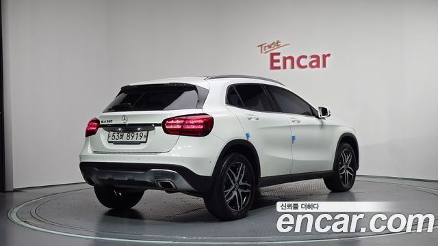 Mercedes-Benz GLA-Class GLA220 Premium — пробег 65 046 км — фото 2 из 5