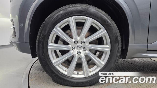 Volvo XC90 D5 Inscription — пробег 221 691 км