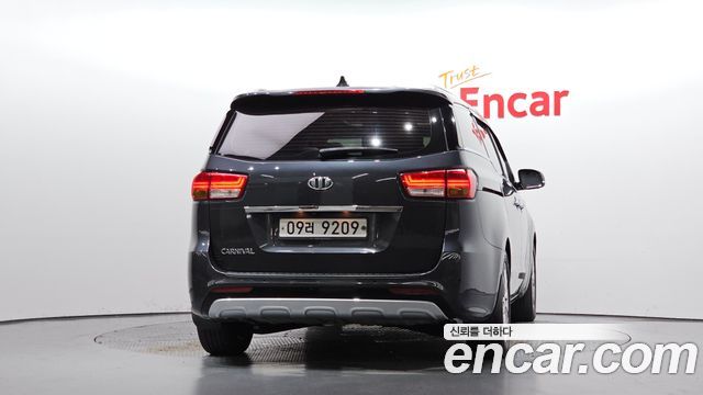 Kia Carnival из Кореи Encar