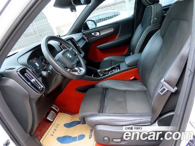 Volvo XC40 T4 R-Design — пробег 129 695 км