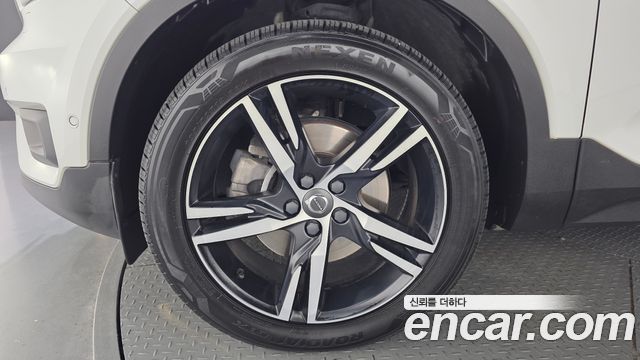 Volvo XC40 T4 R-Design — пробег 137 681 км