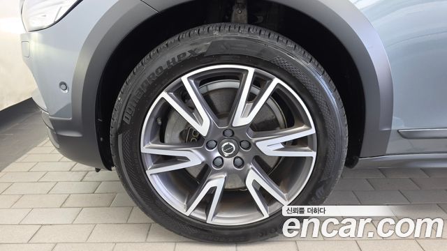 Volvo V90 T5 Pro AWD — пробег 75 316 км
