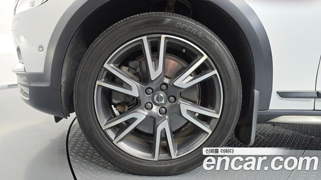 Volvo V90 T5 Pro AWD — пробег 82 351 км