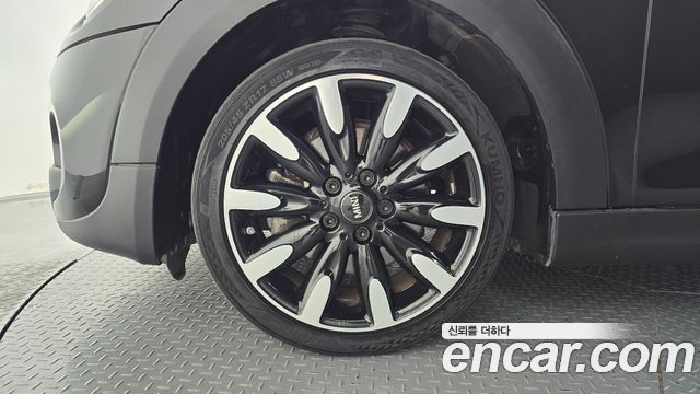 Mini Cooper 5Door HIGH 3rd — пробег 67 985 км