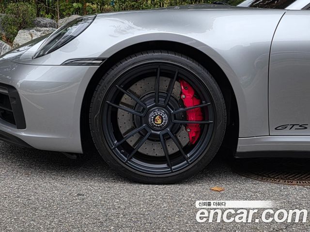 Porsche 911 Carrera 4 GTS Cabriolet — пробег 17 950 км