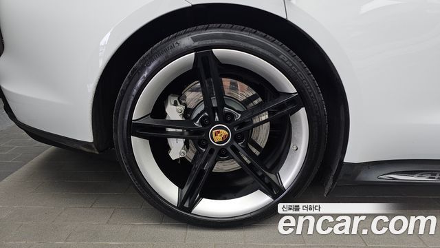 Porsche Taycan GTS — пробег 56 295 км