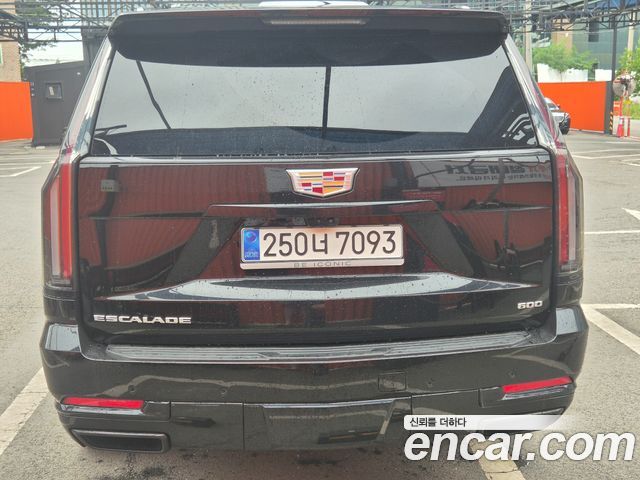 Cadillac Escalade 6.2 ESV ESV Sports Platinum — пробег 11 300 км