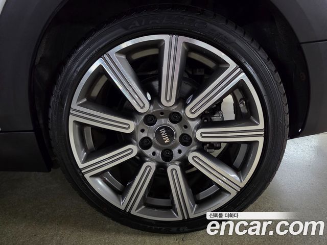 Mini Clubman Standard 2nd — пробег 15 528 км