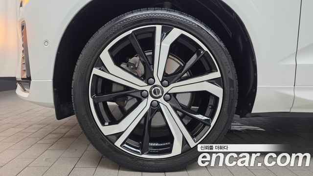 Volvo XC60 B6 R-Design — пробег 115 824 км