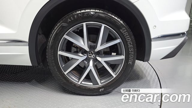 Volkswagen Touareg 3.0 TDI Prestige — пробег 60 087 км
