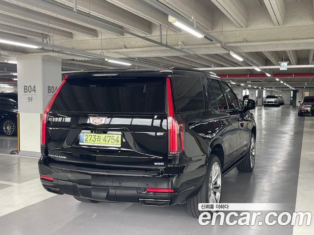 Cadillac Escalade 6.2 Sports Platinum — пробег 15 км