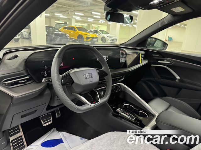 Audi Q5 40 TDI Quattro S Line Black Edition — пробег 14 км