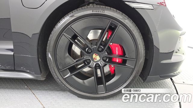 Porsche Taycan GTS — пробег 12 622 км — фото 5 из 5
