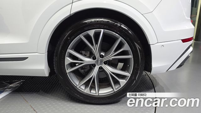 Audi Q8 50 TDI Quattro Premium — пробег 47 684 км
