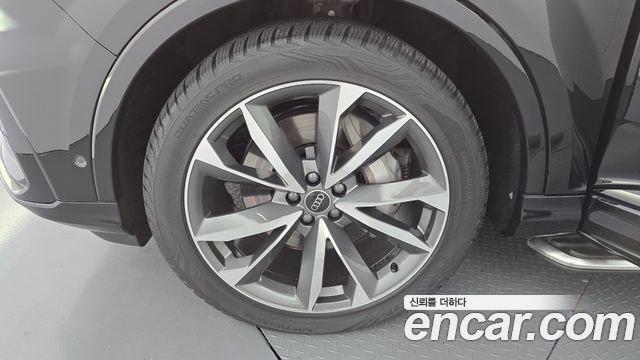 Audi Q7 50 TDI Quattro Premium — пробег 11 758 км