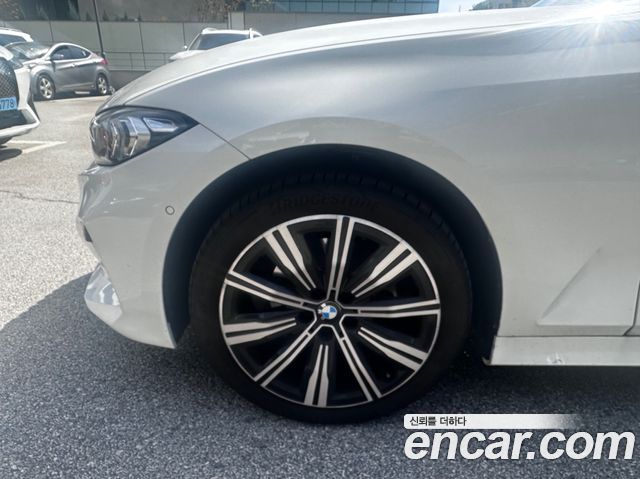 BMW 3-Series 320i — пробег 9 060 км — фото 5 из 5