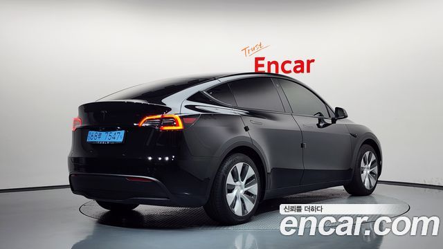 Tesla Model Y Standard Range RWD — пробег 80 869 км — фото 2 из 5
