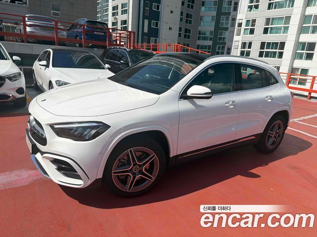 Mercedes-Benz GLA-Class GLA250 4MATIC — пробег 11 077 км — фото 1 из 4
