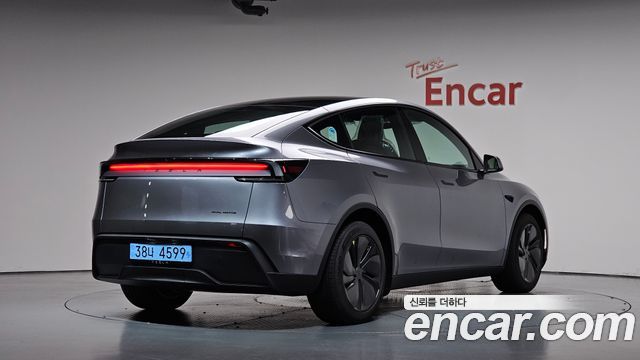 Tesla Model Y Premium Long Range AWD — пробег 10 км — фото 2 из 5