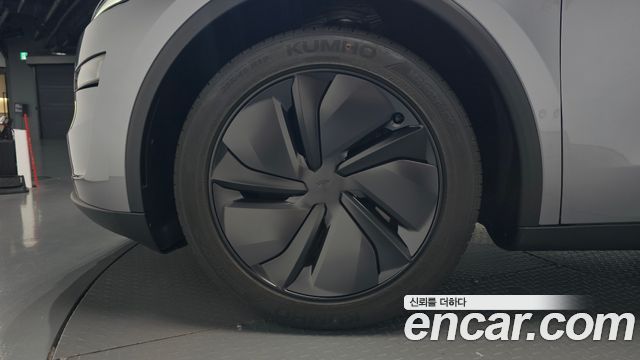 Tesla Model Y Premium Long Range AWD — пробег 10 км — фото 5 из 5
