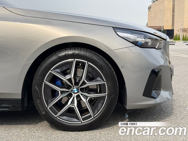 BMW 5-Series 520i M Sport — пробег 9 587 км — фото 5 из 5
