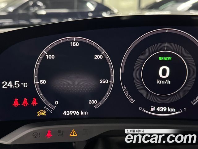 Porsche Taycan Base — пробег 44 000 км — фото 5 из 5